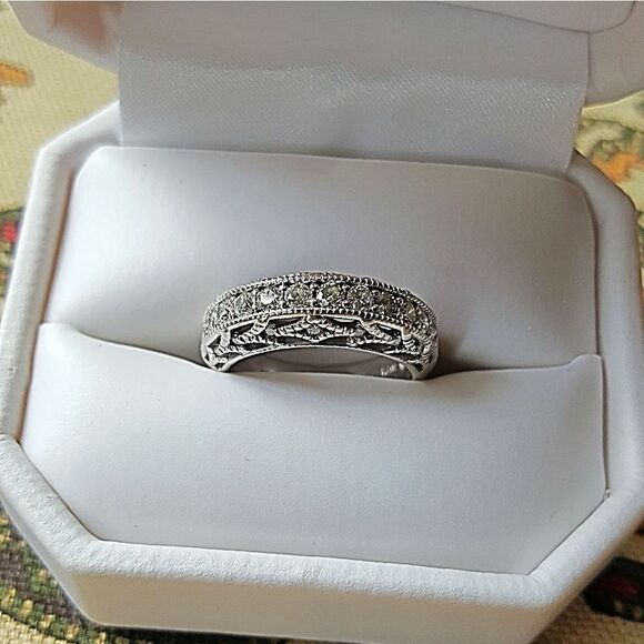 HELZBERG VINTAGE STYLE BAND LOADED WITH DIAMONDS. - Picture 1 of 7